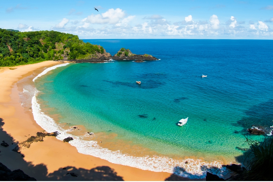 Praia do Sancho, Fernando de Noronha, canva.com